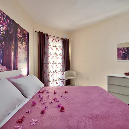 First Class Ta' Martin By G&g Apartment *