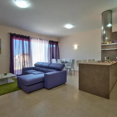 Appartement First Class Ta' Martin By G&g